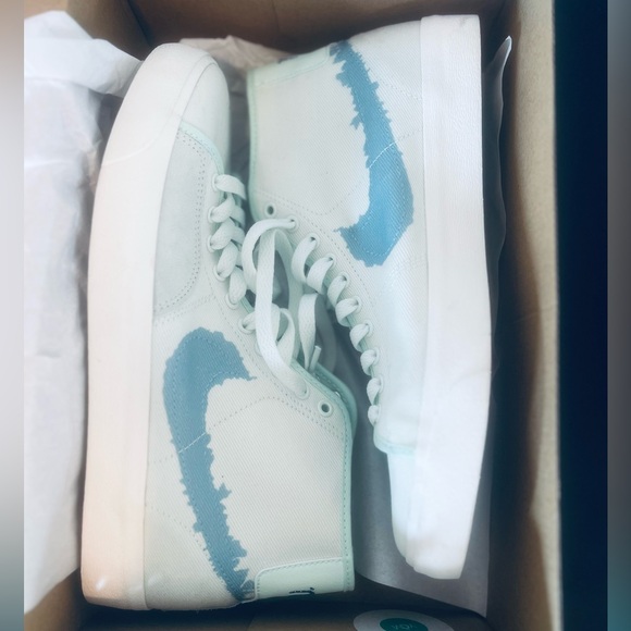 Women’s Nike SB Blazer Court Mids Sneakers - Women’s Size 10 - Picture 1 of 9